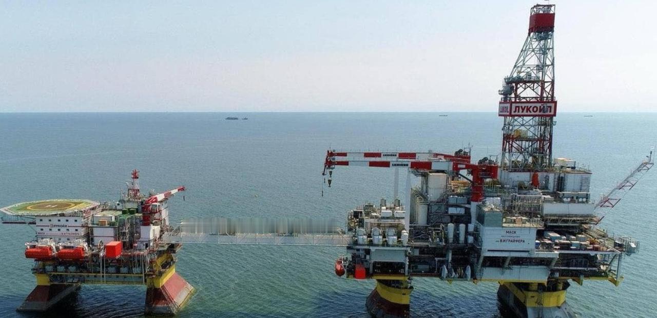 乌克兰国防军打击距前线1000公里外的俄罗斯战略目标！4月10号深夜，里海的