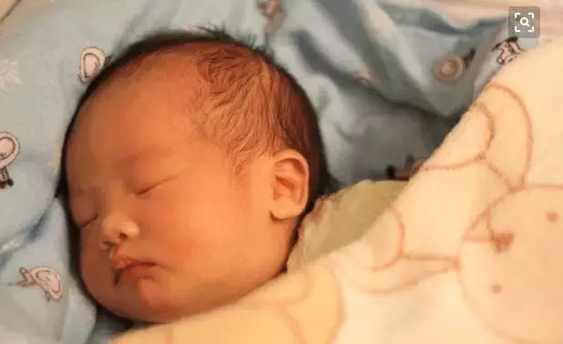 晚上这两个小时睡眠可能是宝宝智力发展的黄金时间, 你的孩子睡下了吗?
