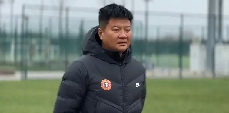 据了解，其实今天发布会之前，李金羽已经很清楚即将下课的事，不过他还是表现得比较职
