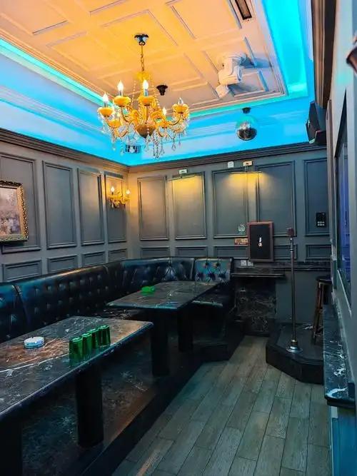 我朋友去KTV挑人，三个原则说出口，我算是知道为啥老板不要年纪大的了前两天跟