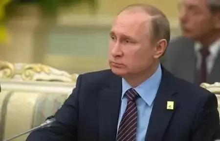 普京现在心里应该很复杂，他可能没想到，多年前卖给东方大国的S400防空系统，如今