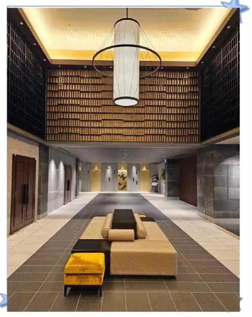 我同学一家过年不做饭。一家人住五星级酒店。住一个星期，吃住都有了。她