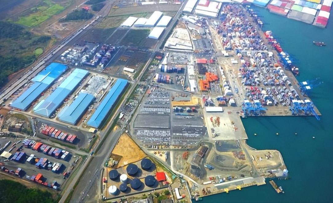 美帝再次搬起石头砸自己的脚！巴拿马港口交易被各种阻拦，李嘉诚也被批的体无完肤，搞