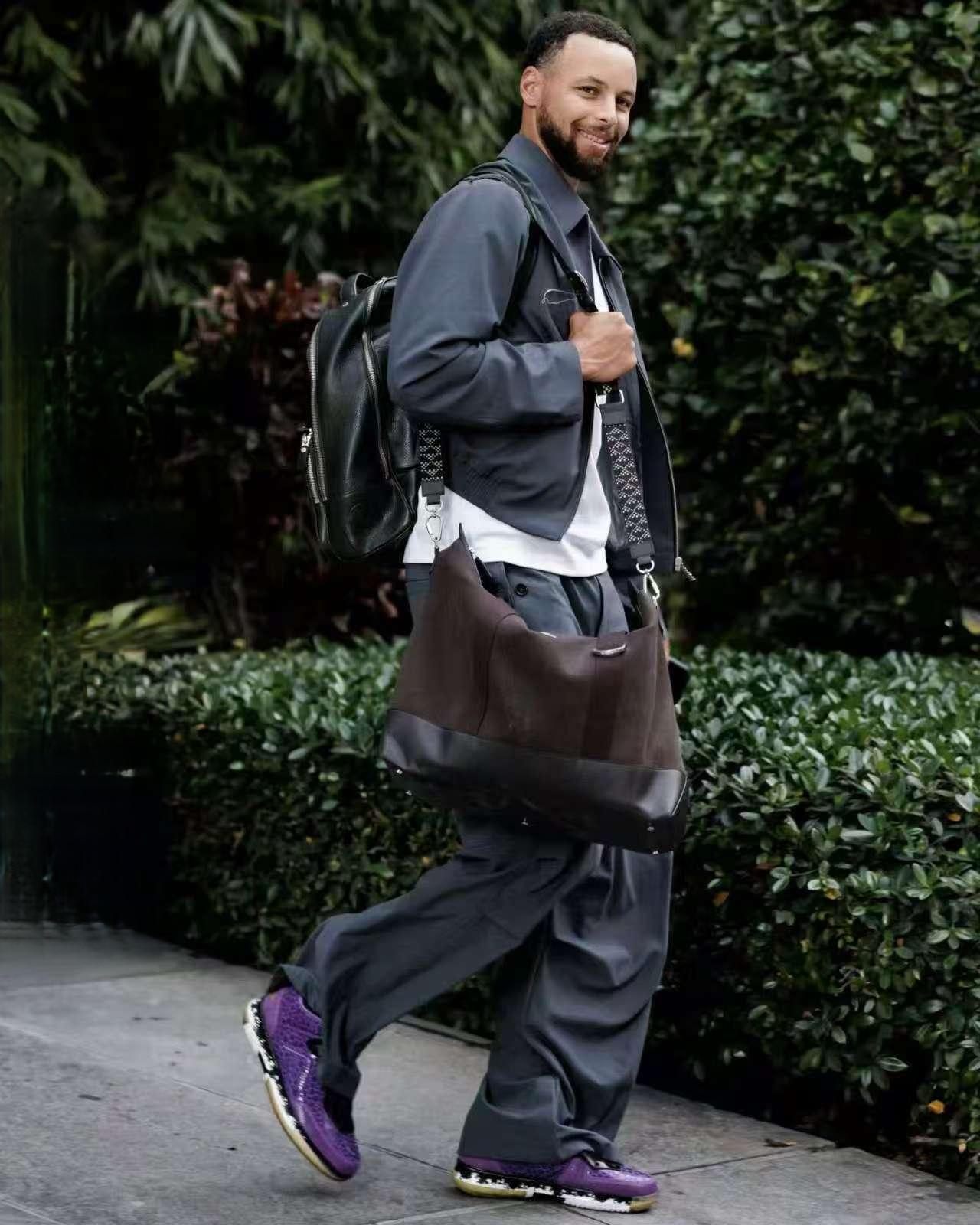 待价而沽！库里彻底放飞自我！库里与安德玛分手后，上脚的球鞋有多少款了？我知道