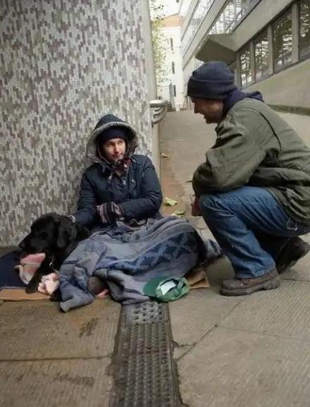 我问美国同学，为啥我们这边总感觉美国要完了？他没直接反驳，只是跟我聊起了他眼里真