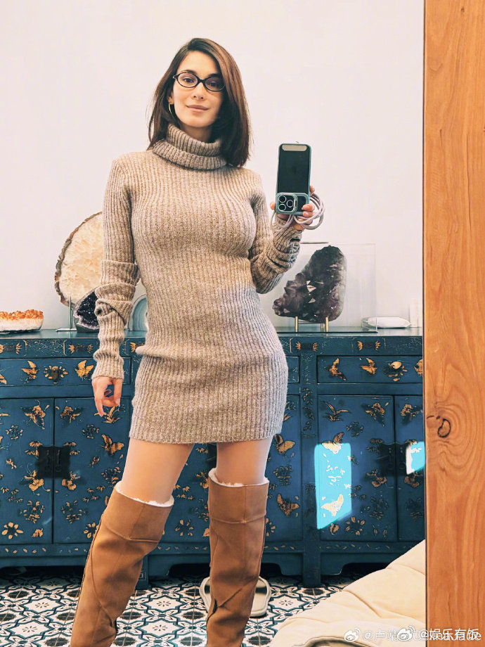 太让人惊喜了！产后首次分享生活瞬间，笑容温暖治愈，状态好得不像话从内而外散发的