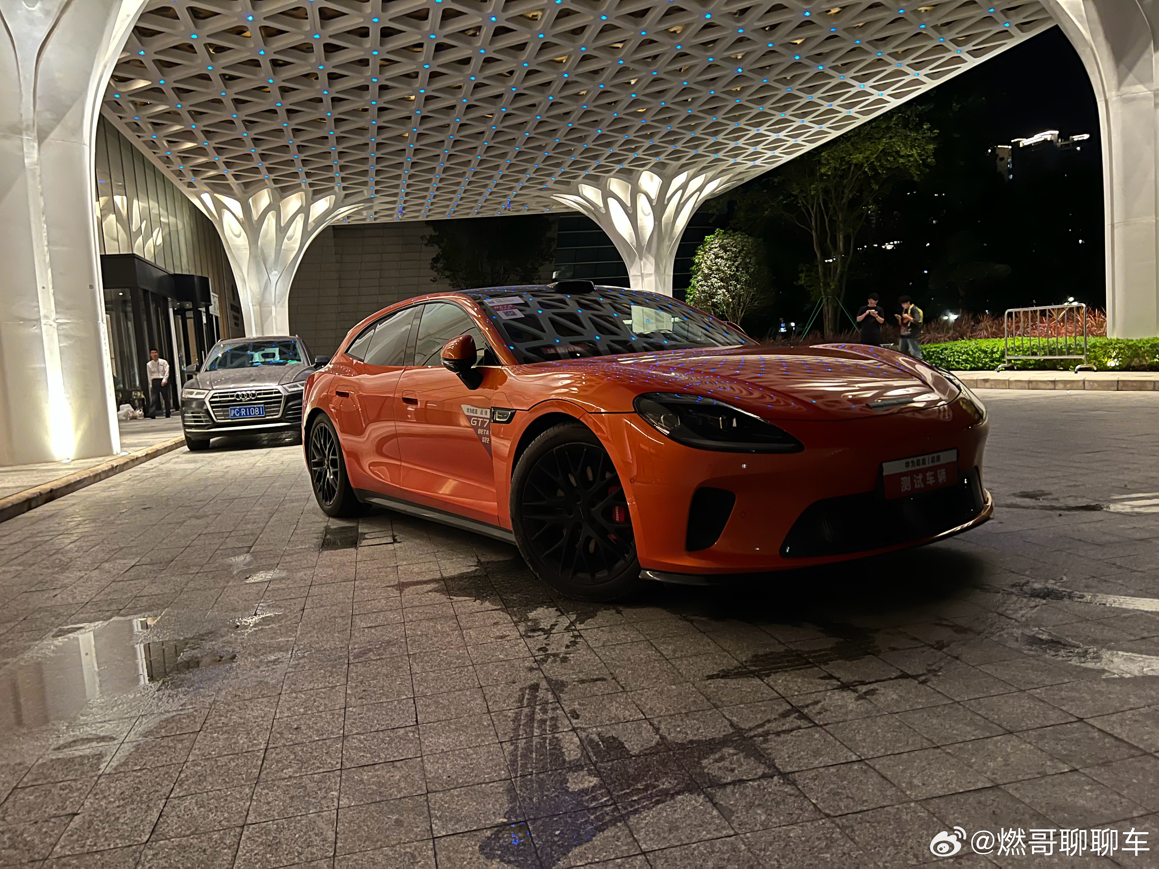启境GT7造型相当带感，修长加低趴。3月份发布会的时候我记得是上了6种外观颜色，