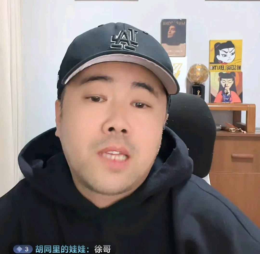 媒体人徐江认为，大连英博主教练李国旭并没有什么能力。他在直播间表示，李国旭肯定