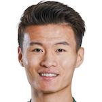 在迪拜的“烧烤模式”拉练中，邵佳一和教练团一边擦汗，一边紧盯U23小将们的表演。