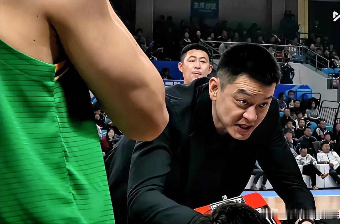 发现了吗？这才是辽篮俱乐部杯赛惨败的主要原因。一，缺少四大核心，辽篮不会打球了