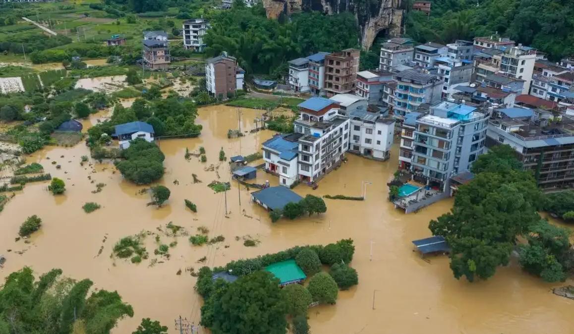 只有中国人能救中国人！广西暴雨倾盆，37.5万人受灾的灾情牵动人心，此等灾难，有