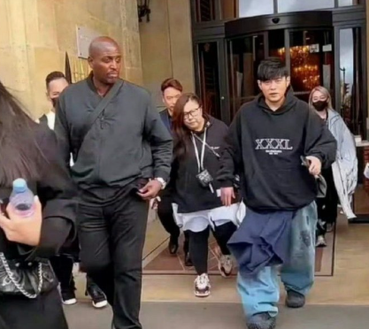 周杰伦把衣服穿成了我们穿不起的样子​​​