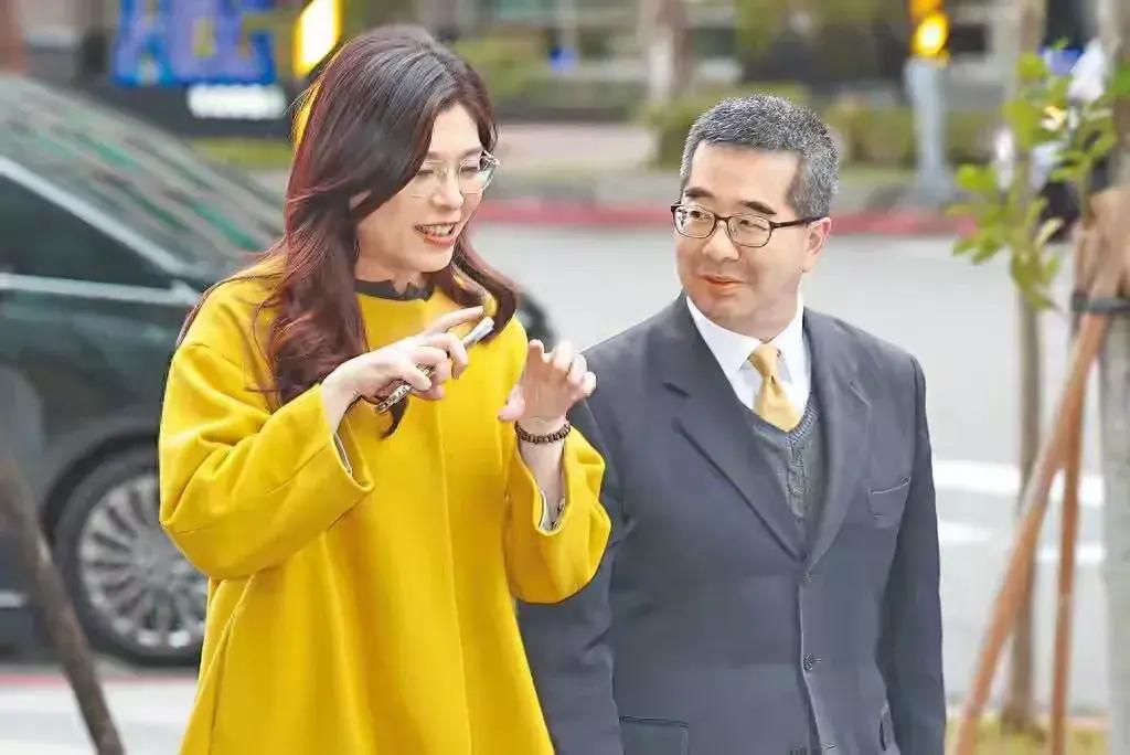 兔子急了还咬人，萧旭岑彻底爆发了。5月24日，针对马英九基金会的最新指控且扬言
