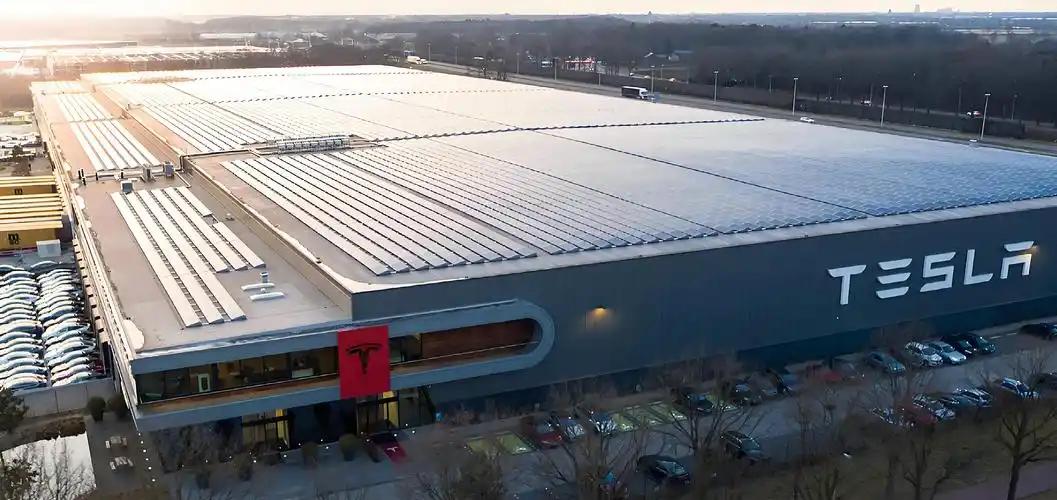 上海特斯拉超级工厂，占地1290亩，当时以市场价的10%卖给特斯拉，还为特斯拉提