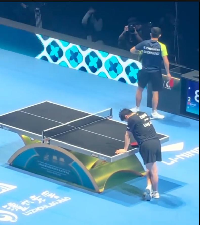 梁靖崑爆冷后的两张照片，令人无奈又着急，王楚钦身上的担子更重了…3月31日澳