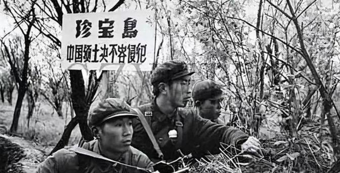 1962年，两名开国少将带领8万多人集体叛逃至苏联，毛主席得知后，非但没派军队去