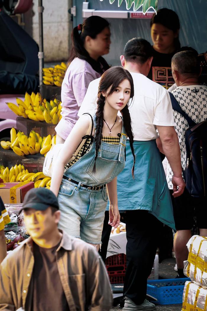 双轨空降虞书欣年初的《嘘！国王在冬眠》无声无息的扑了，这部《双轨》被预测也不会成