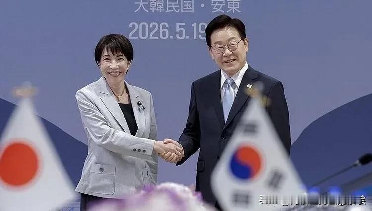 降级接待，日本心寒当地时间5月19日，日本首相高市早苗风尘仆仆地赶到韩国，原