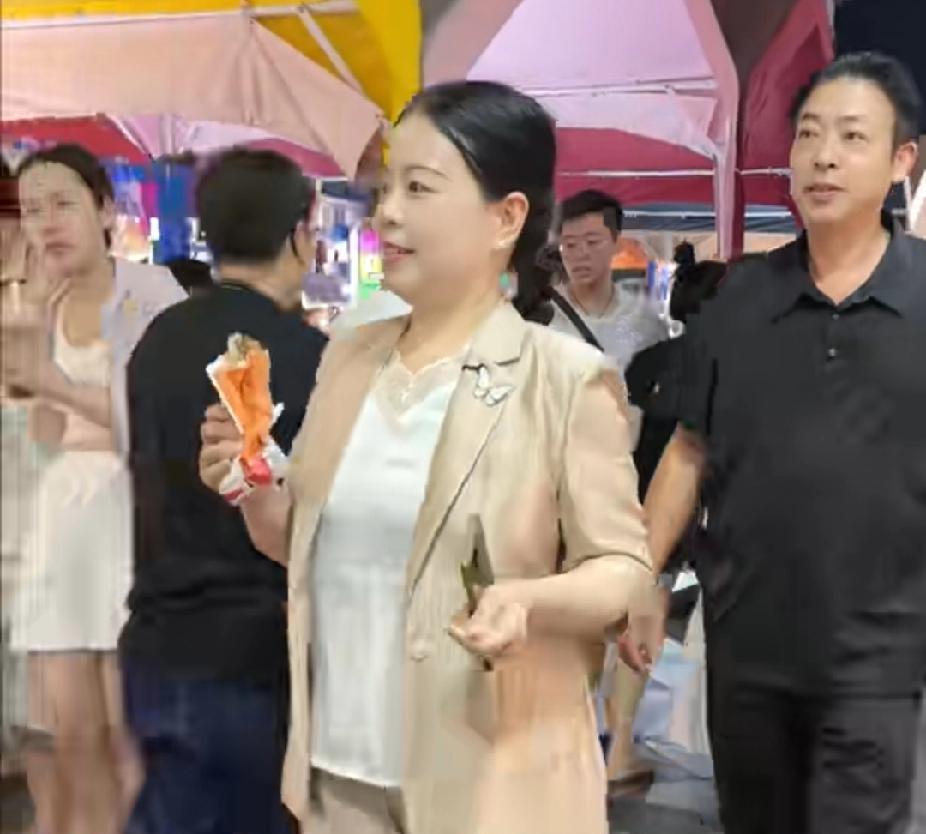 二八新动态：离开会还有几天，希望好好在家把伤养好柴桑大姐今天直播时讲述：据说某