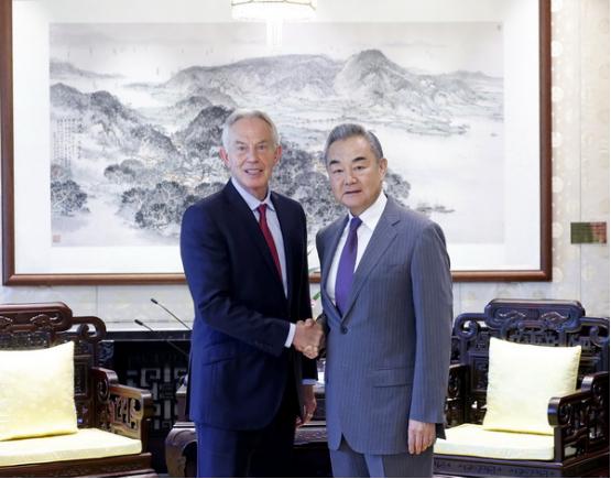 前首相还未离华，斯塔默就斥资近60亿，要给中国扣一口“黑锅” 近日，英国前首