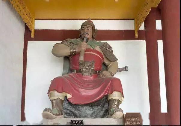 历史总是惊人相似：清朝试图和平统一台湾，郑经却得寸进尺要独立。清朝康熙继位后，他