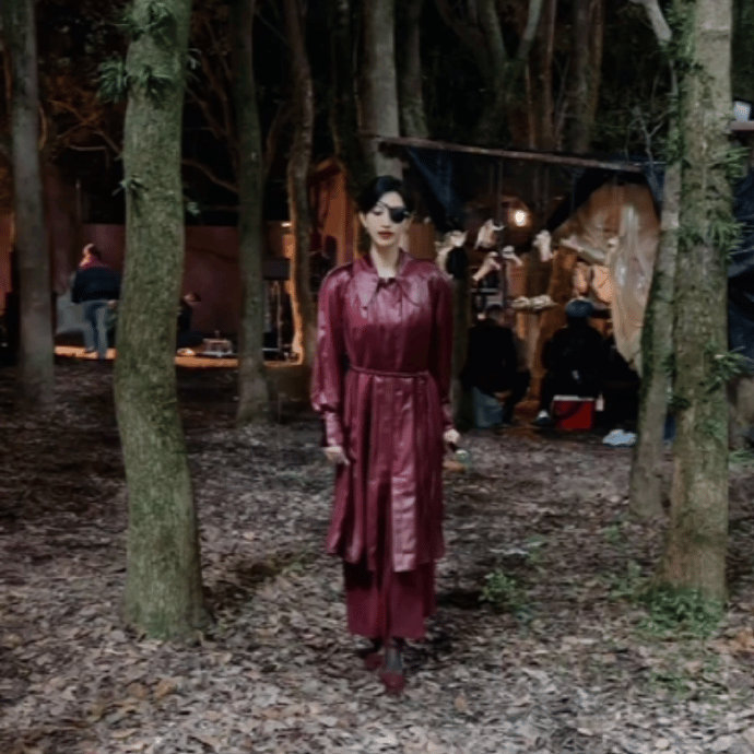 张俪一不小心夹起来了咱就是说张俪太有梗啦！上一秒还风风火火，下一秒“一不小心”