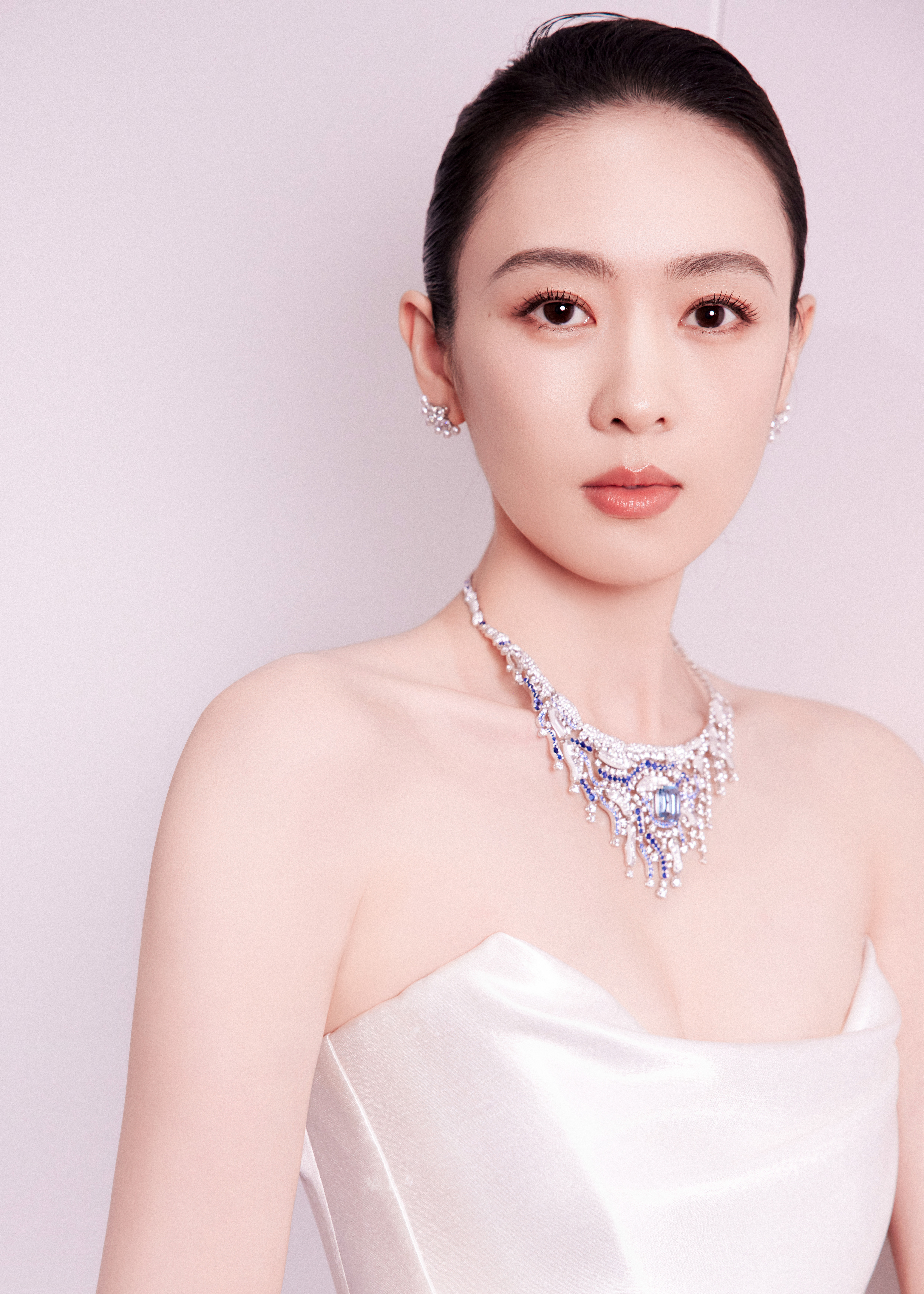 童瑶高贵从容，至美永恒。绽放典雅之姿，共享璀璨时光。童瑶妆造正确李冰冰童瑶没