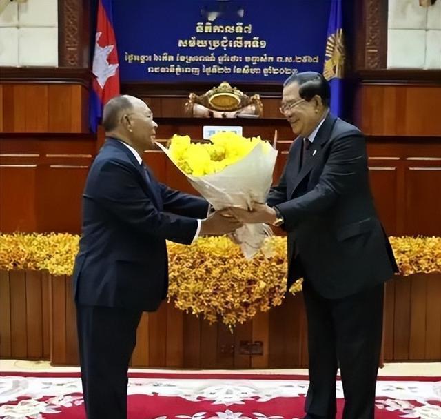 韩桑林从领导人位置上退下来，至今还健在，是洪森亲王的仁慈吗？古来退位者，多遭