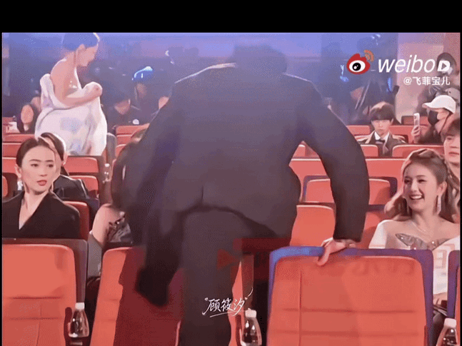 嗑‼️疯‼️了‼️姐妹们，今天“微博视界大会”白鹿和王鹤棣是真的在发！糖！吧！