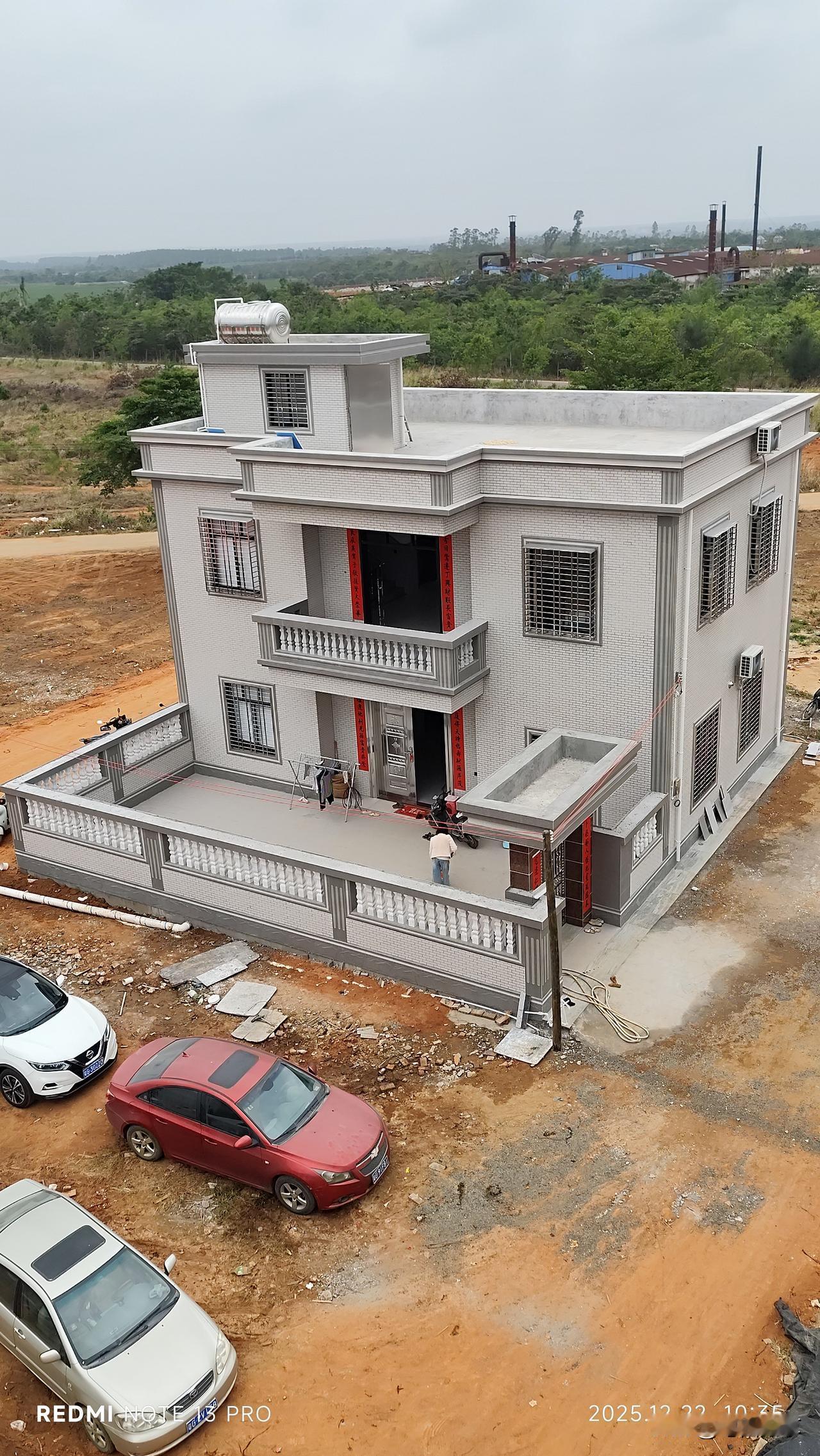 大家来看一下一幢这样的农村自建房要花多少钱才能建好？最近我村里兴起一股建房风，