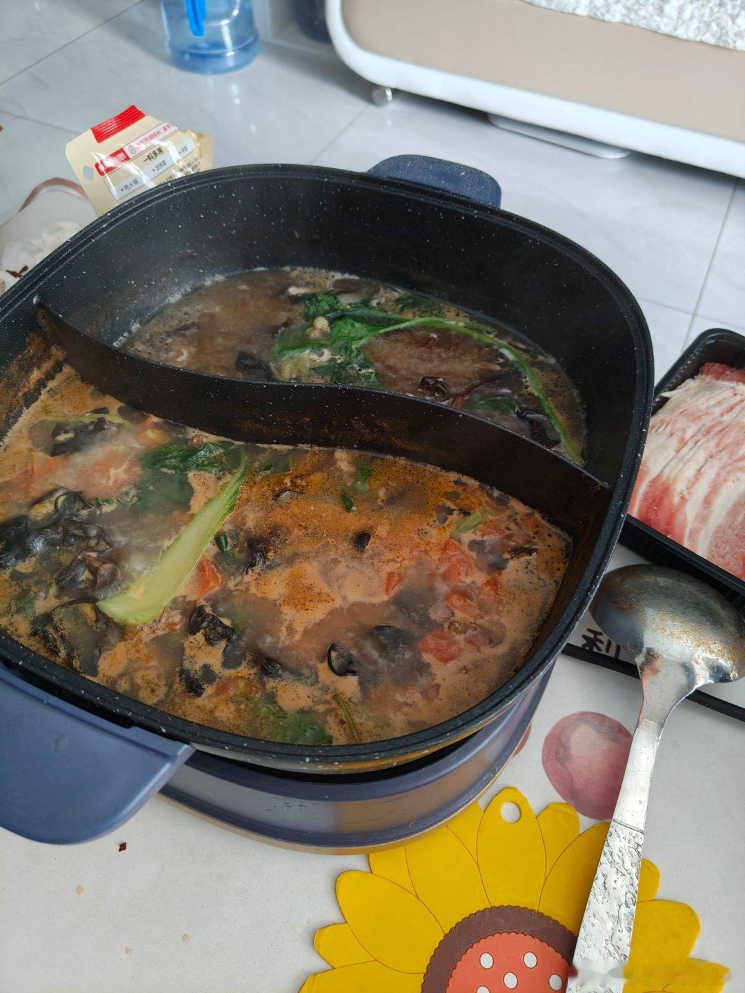 前两天特意在网上买了点牛肉。小北还特意买了之前没有买过的进口的。叫上脑肉。看起来