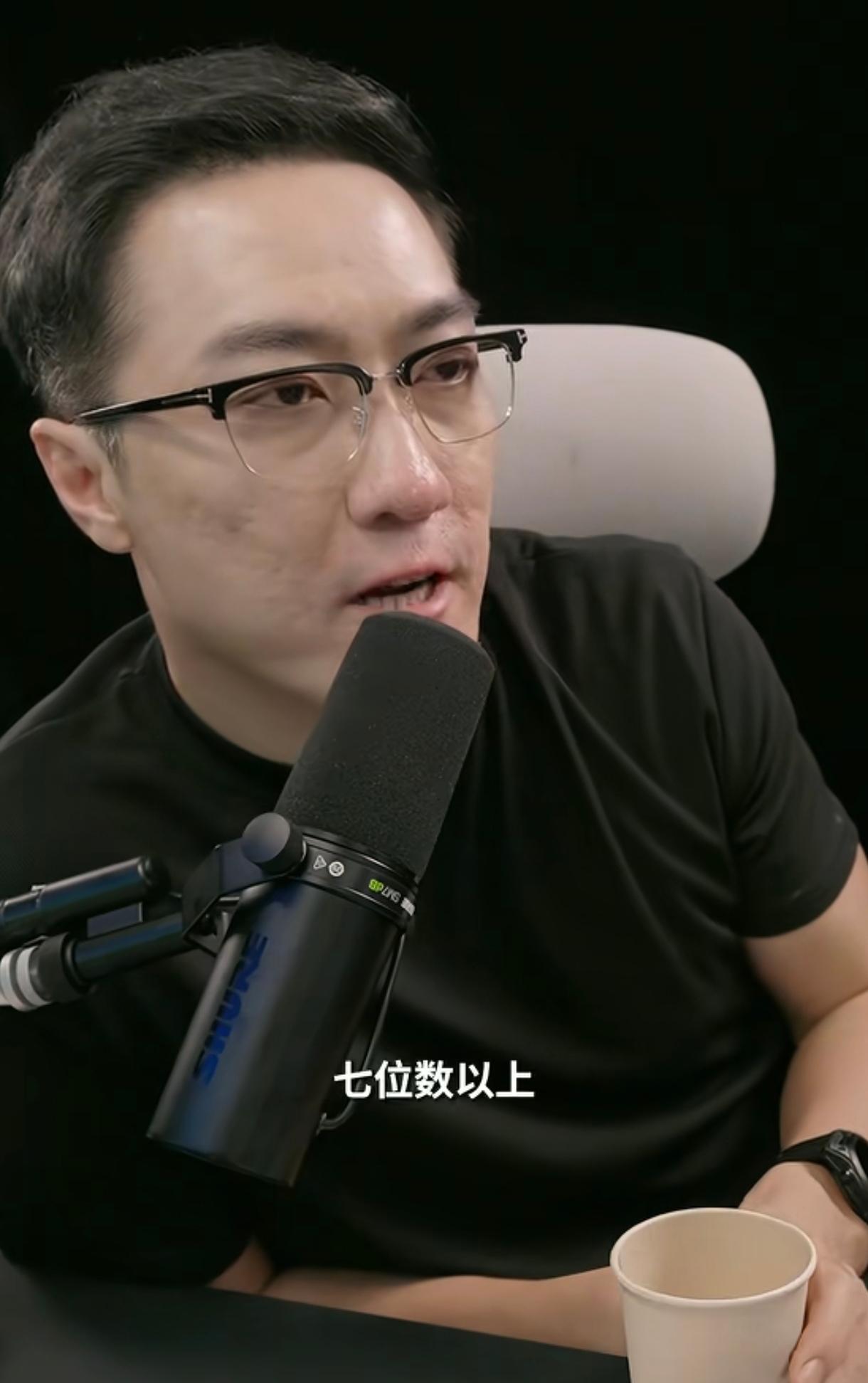 我发现王自如不敢面对罗永浩，老罗更像是他一辈子的阴影。王自如从年薪几百万的格力副