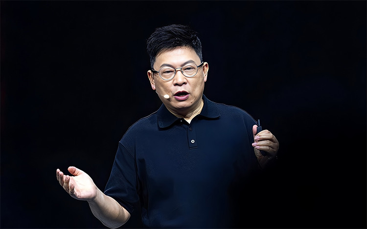 在近期国际媒体圆桌会议上，华为常务董事、终端BG董事长余承东首次明确表态，华为正