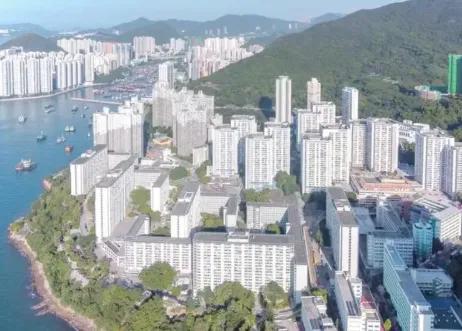 香港女子400万买15㎡蜗居，衣柜顶当床，阳台成奢侈品！​香港房价有多魔幻？