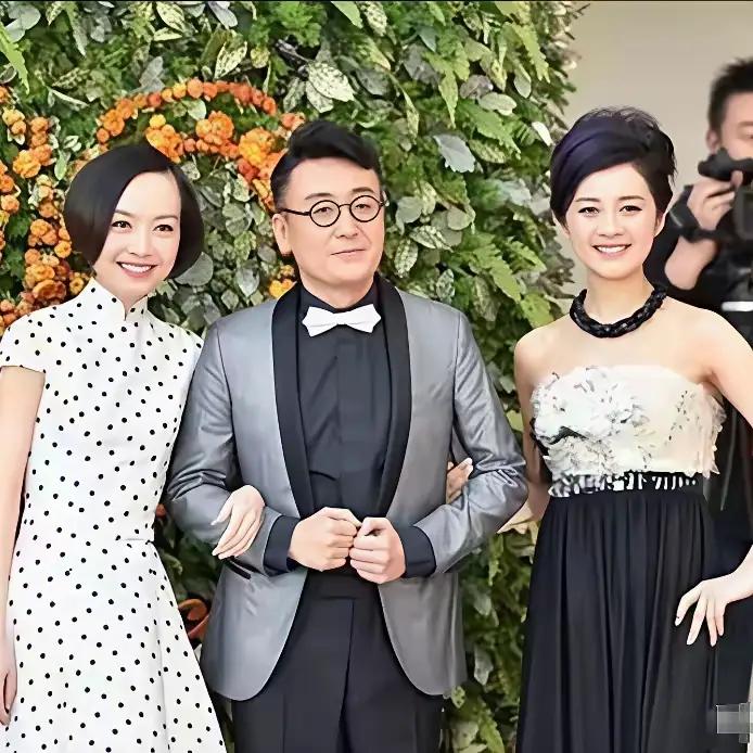 许戈辉曾在凤凰卫视节目录制现场坦言：“我结婚这么多年，一直到去年，我先生的秘书说