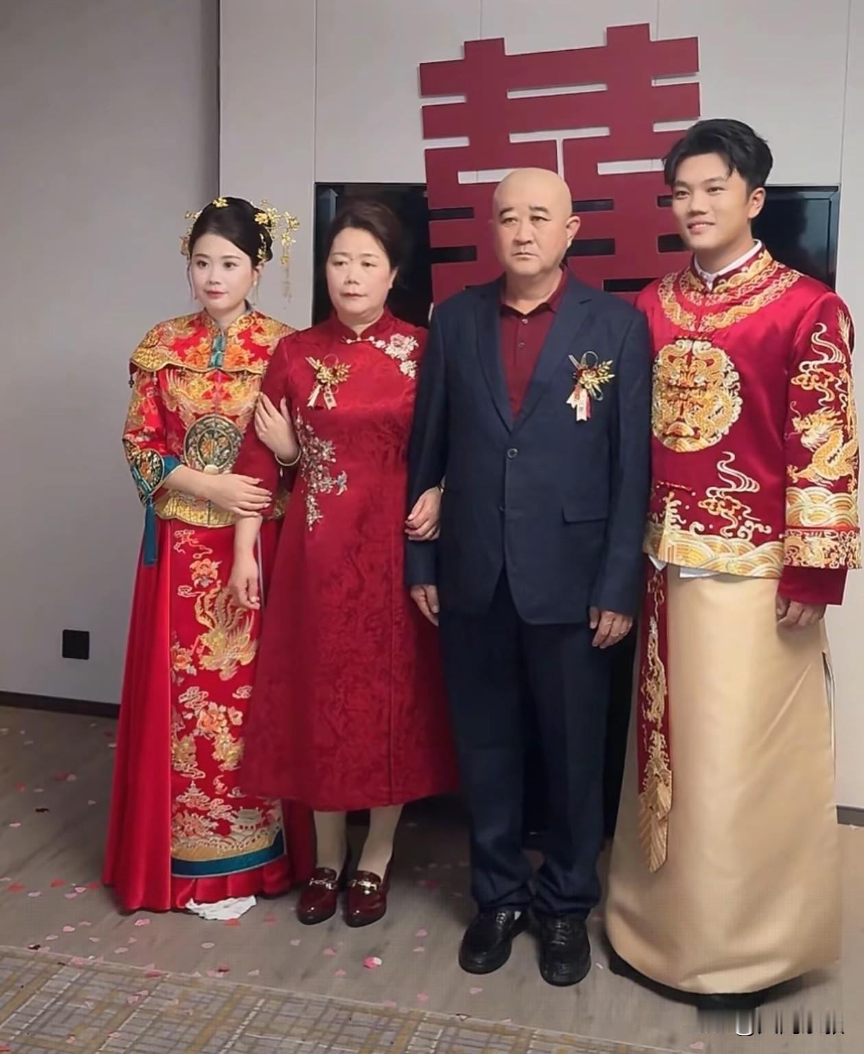 发现了个事刷到解清帅的婚礼俩妈妈全程黑脸无交流以为只是一个小片段这种表情