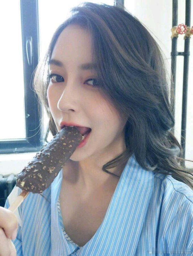 杨颖颖妈诱惑吃雪糕