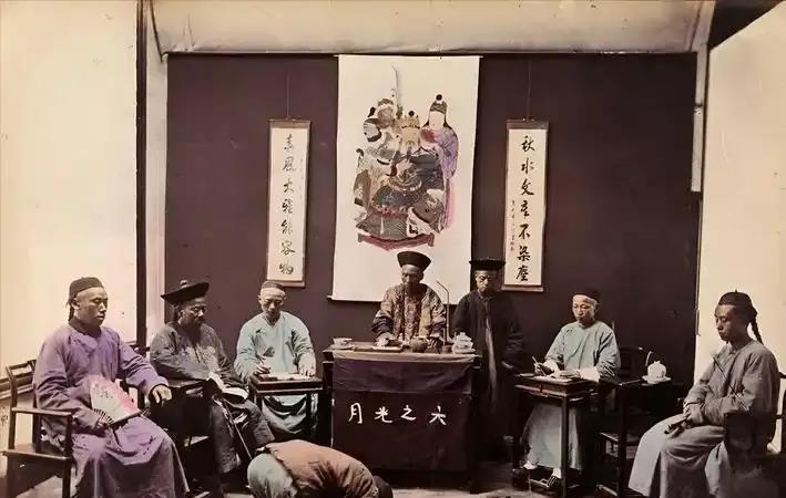 清朝比明朝强在哪儿？应该说是强在君主集权更强大了一分？明朝好歹还有个首辅能分分权