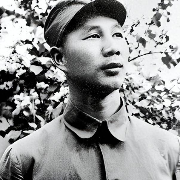 1939年，八路军一分区在突围时，副司令高鹏突想起还有饺子没拿，执意要回去拿。急