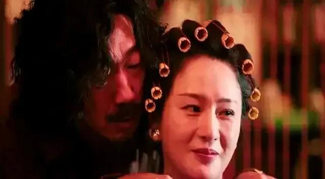 追剧《扫毒风暴》，漂亮的沈萍怎么和丑陋的赵双喜搞到一起了呢？副镇长金永