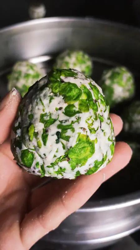 河南财大的养生馒头简直香晕我！榆钱窝窝、紫薯山药、菠菜南瓜，各种花式碳水，光是想