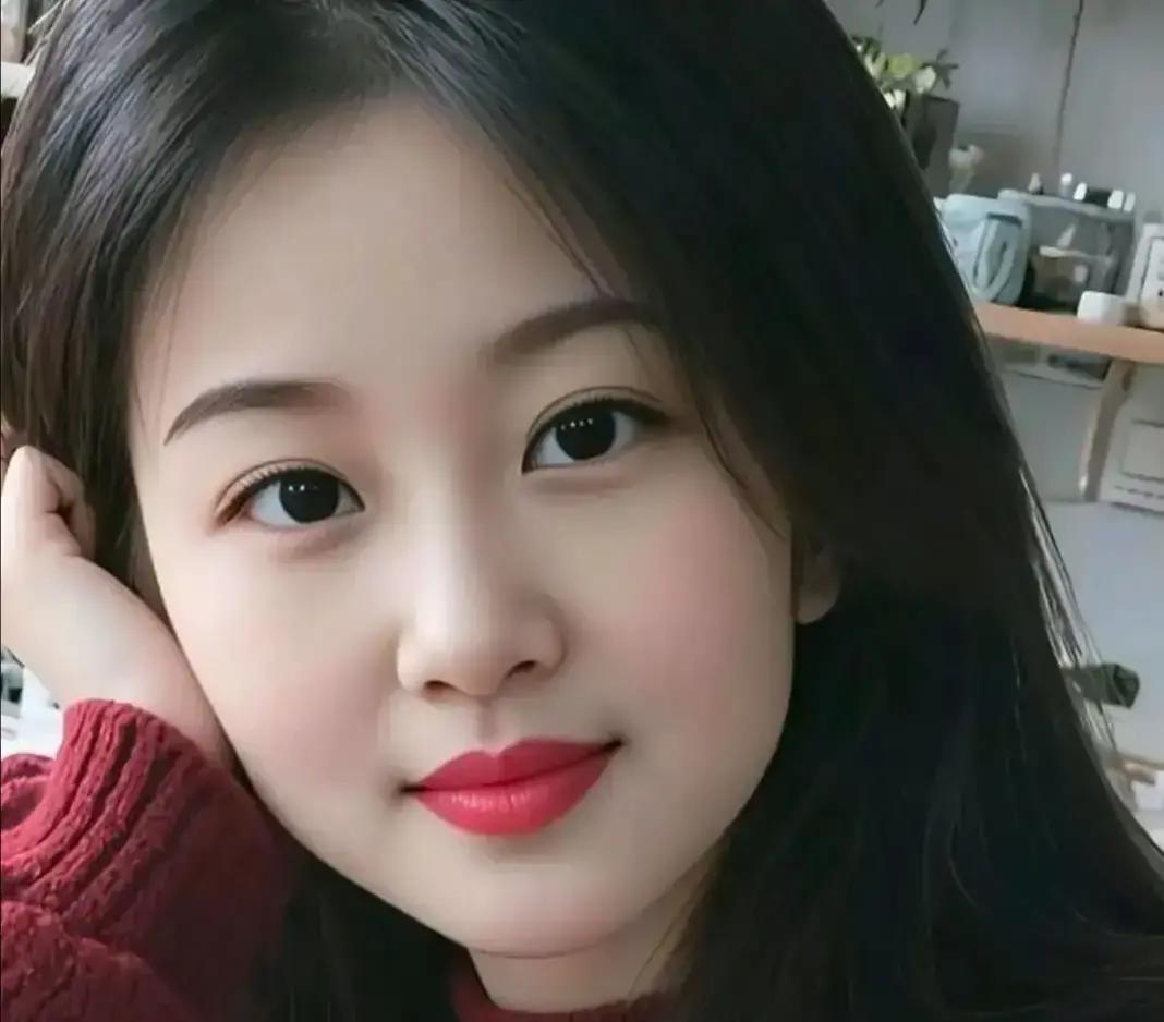 女人为什么一爱上就秒变“黏人模式”，却让男人直呼“太反常”？这不是矫情，而是