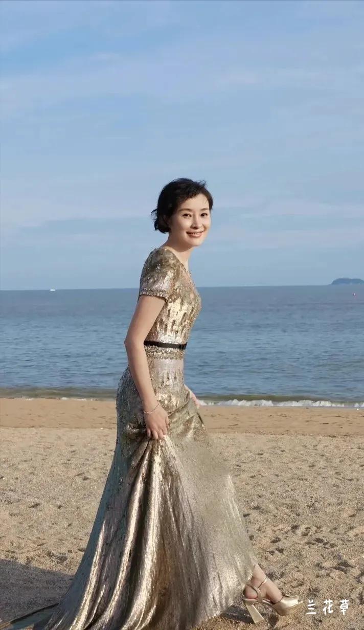 吴越，独自话风情。