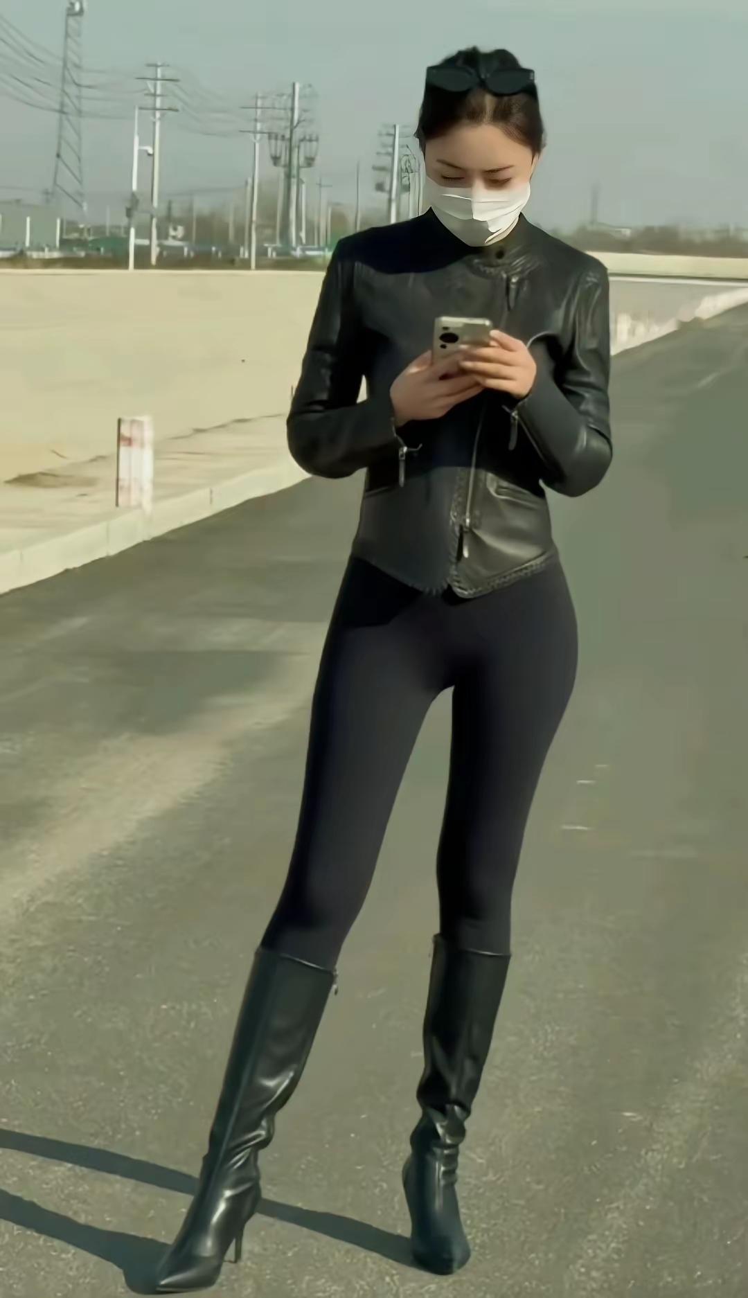 美是够美，但是老是低头玩手机，对眼睛和颈椎不好。