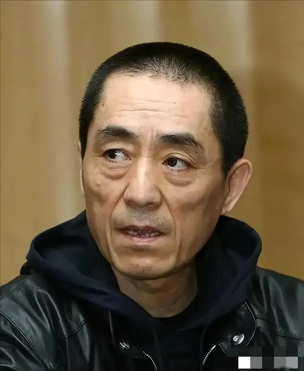 张艺谋回老家，对着修了一辈子自行车的残疾弟弟，说：“哥给你三个选择！”弟弟低头