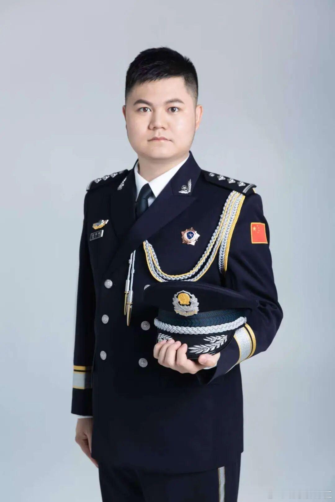 民警袁博琪突遭袭击，不幸牺牲1月23日，广东揭阳因公牺牲民警袁博琪的遗体告别仪式