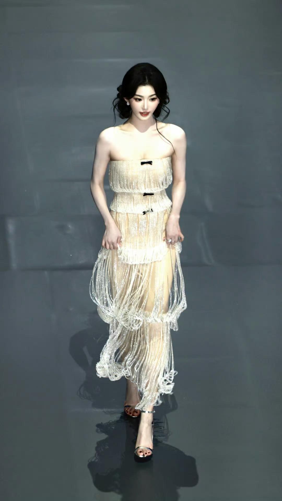 来自孔雪儿的美貌冲击！