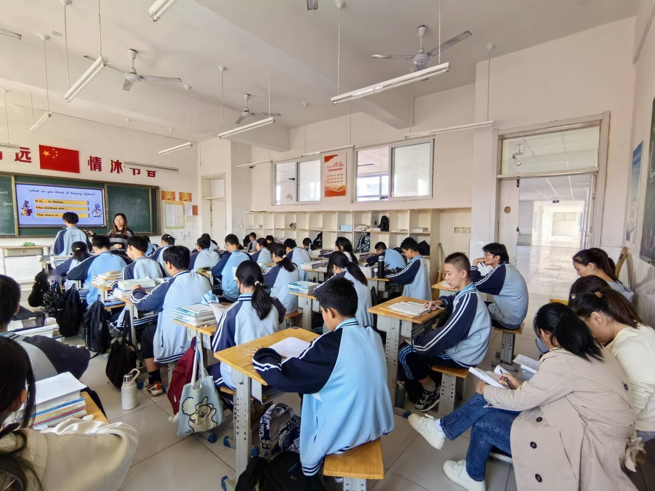 英语为什么不退出主科？终于有人说清楚了！如果英语退出主科，就很容易导致阶层固化，