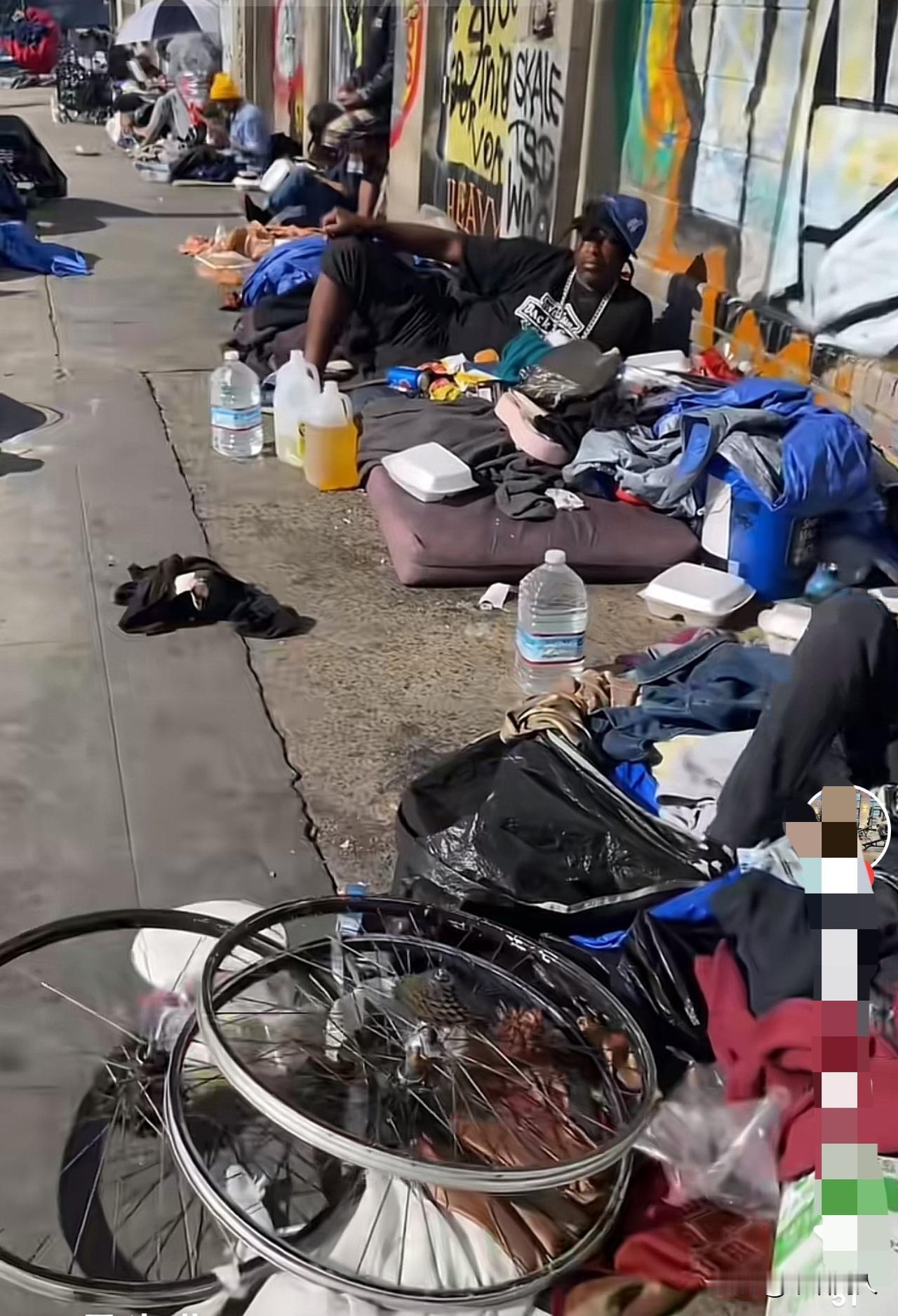 老美满大街的流浪汉里面，华人是很少的。华人为什么没有斩杀线？还有为什么资本主义社