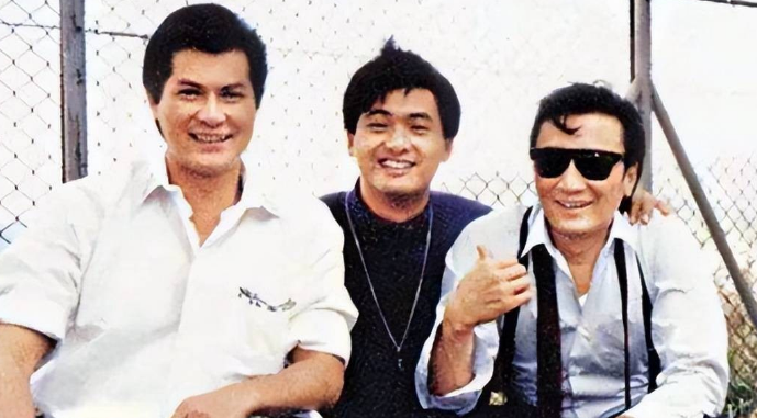 1986年，邓光荣打电话跟向华强说，借周润发50天时间拍电影。向华强听到后差点发